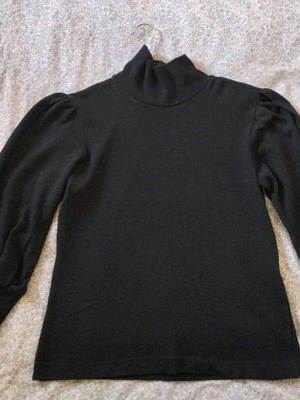 Nidodileda lightweight black turtleneck like new, size S