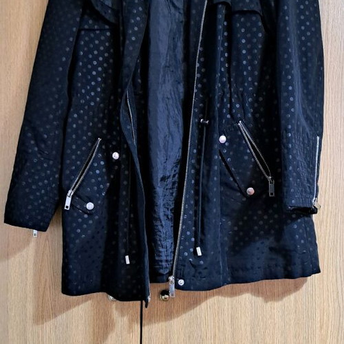 Trench coat XL black polka dot like new, waterproof fabric