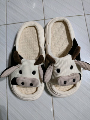 Slippers with cow design like new, size 37, white