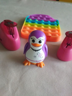 Digi Penguin Spin Master της As company σαν καινούργιο με δώρα περφορατέρ και Pop It