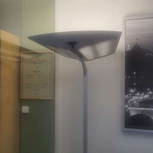 Desk lamp like new with 2 lighting levels and inox base