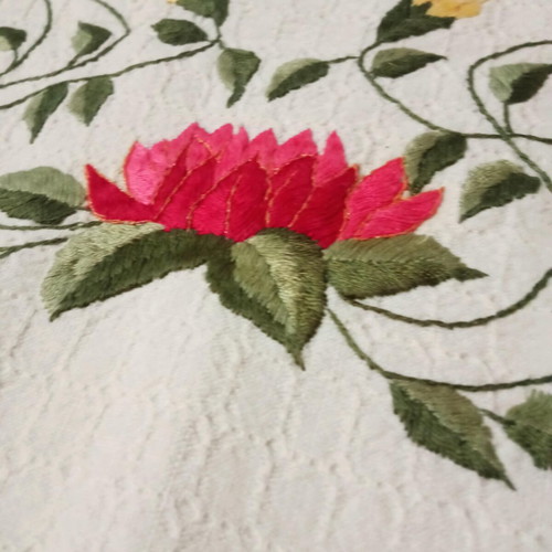 Handmade embroidered vintage table runner 1987 like new