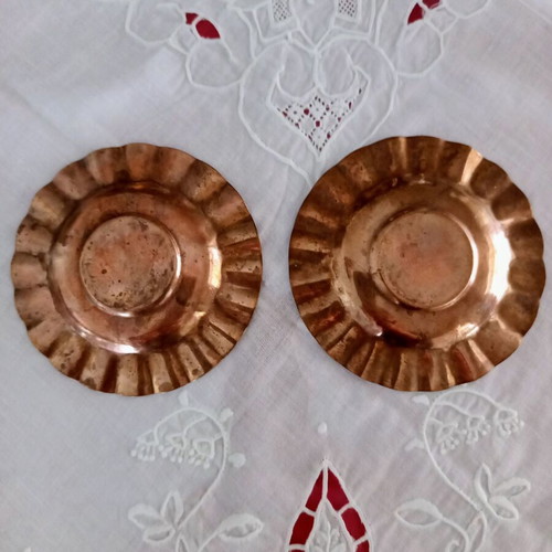Vintage copper plates used, set of 2, pleated edge