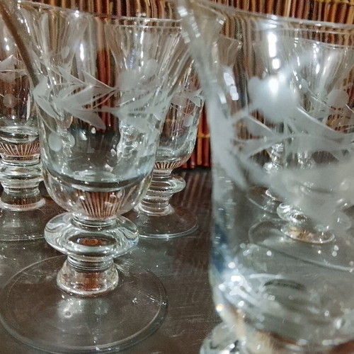 Set of 4 stemmed liqueur glasses with engraved decoration new