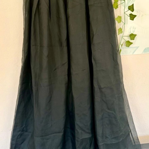 Mango maxi skirt 100% silk like new, size small, black