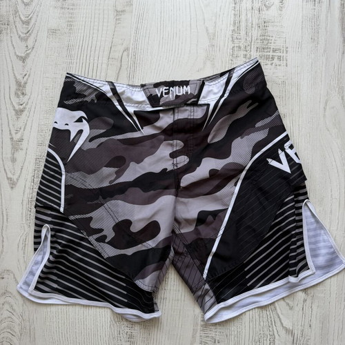 Venum Fight Shorts original MMA Muay Thai Kickboxing new, size M