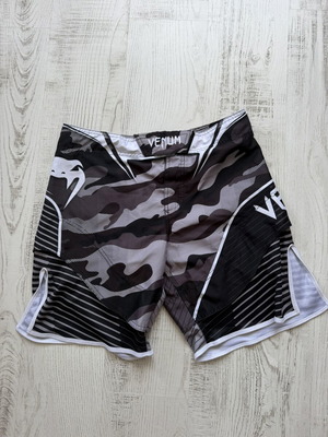 Venum Fight Shorts original MMA Muay Thai Kickboxing new, size M