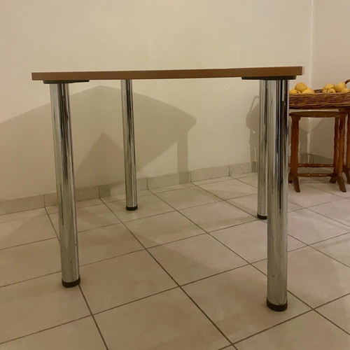 Square kitchen or office table like new with wood surface and metal legs