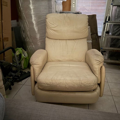 Leather armchair used with recline and 360° swivel