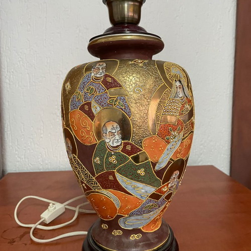 Chinese lamp vase new, embossed porcelain on wooden base 40x18