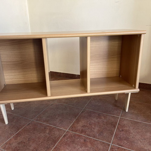 Storage furniture with shelves