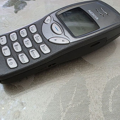 Nokia 3210 mobile phone used, gray, no charger