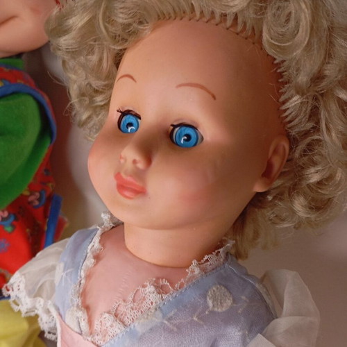 Vintage collectible doll 37 cm with blue eyes and functional "oua" mechanism used
