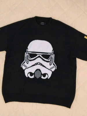Bershka Star Wars πουλόβερ με Stormtrooper σε μαύρο, μέγεθος S