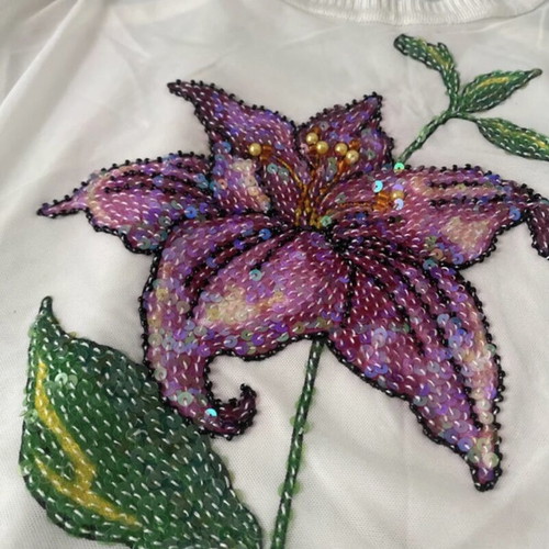T-shirt like new, size S, white with floral embroidery