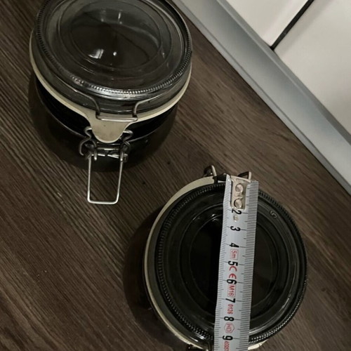 Set of 2 glass storage containers used with lid and clip
