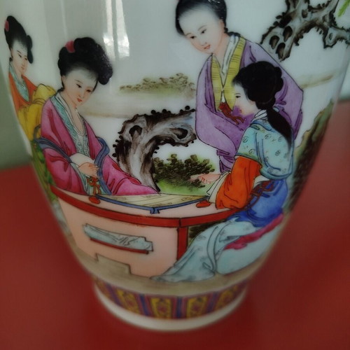 Handmade Famille Rose porcelain vase like new, Chinese decorative art