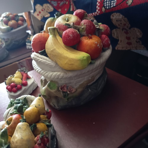 Decorative fruit set like new, porcelain or resin