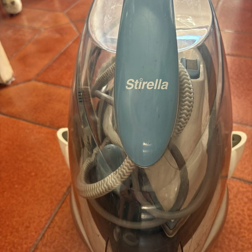 Stirella steam iron like new