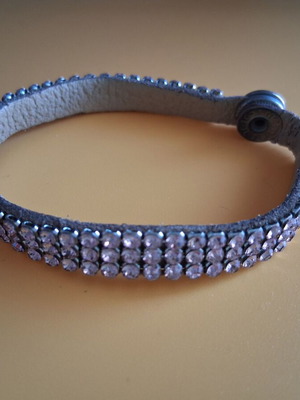 Leather bracelet with pink rhinestones used