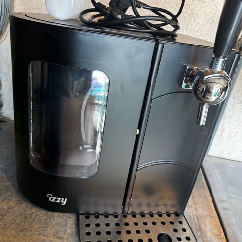Beer cooler 5 liters like new with cables