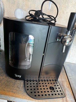 Beer cooler 5 liters like new with cables