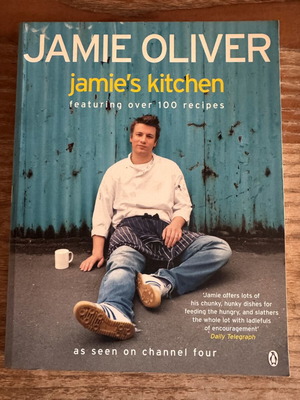Книга за готвене Jamie's Kitchen като нова, английски
