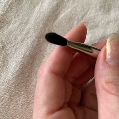 MAC 246 Synthetic Fluffy Eye Brush like new