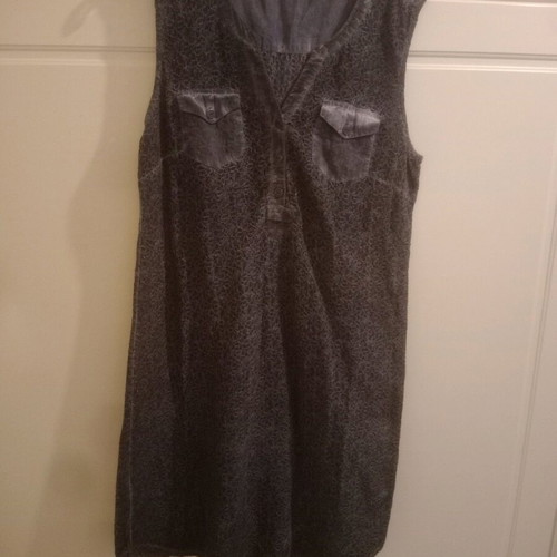 Sleeveless stonewashed dress used