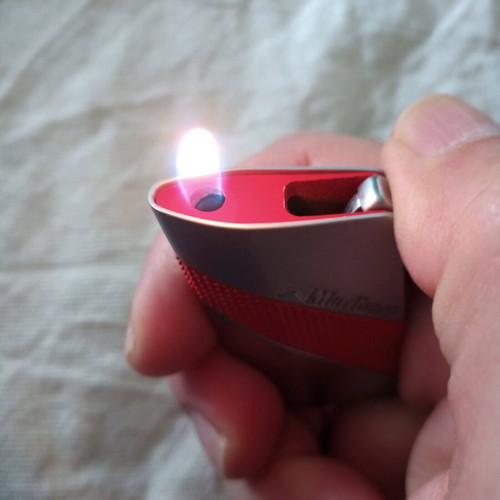 Marlboro metal lighter like new