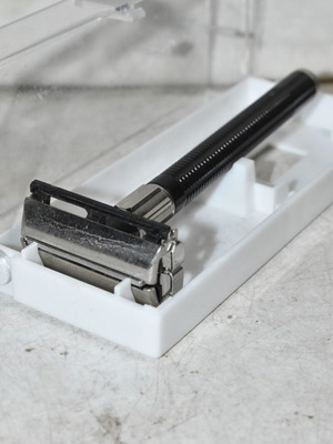 Vintage Safety Razor μεταχειρισμένο με θήκη και πλαστική λαβή