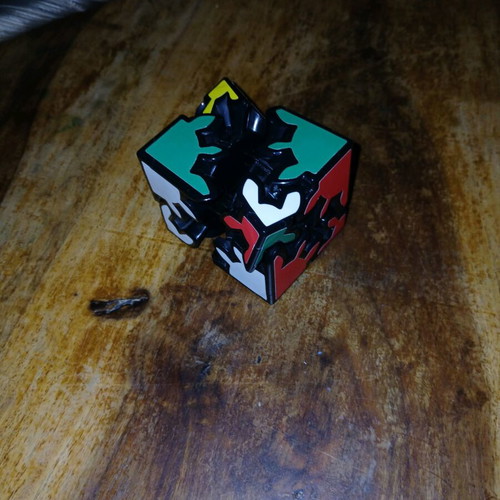 Gear-type puzzle cube like new, anti-stress item
