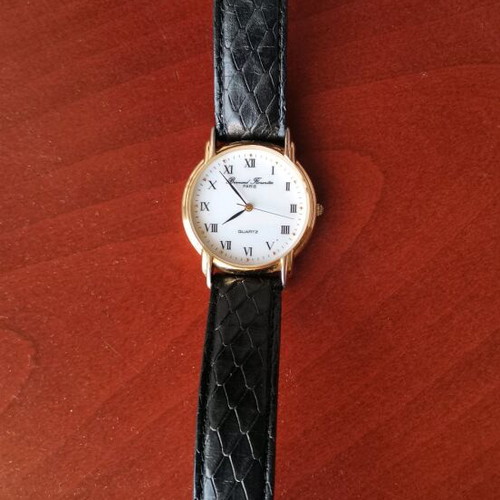 Classic women's watch like new, gold color