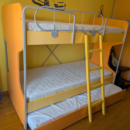 Modeco Top children's bunk bed with 3 beds and mattresses like new