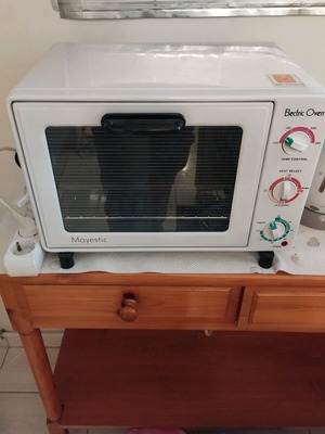 Mayestic mini oven like new