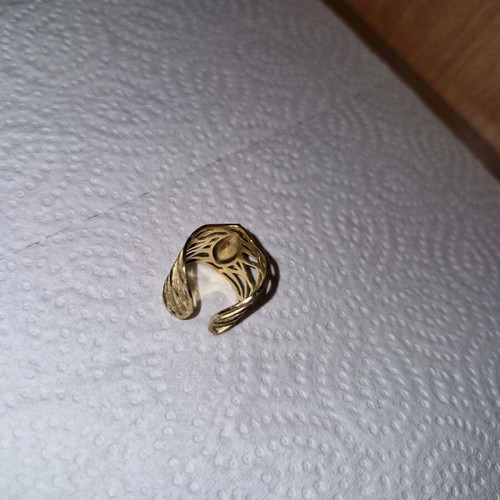 Fwo ring gold color with red stone and adjustable size like new