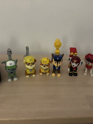Paw Patrol περιπολικό και 7 φιγούρες με ήχους