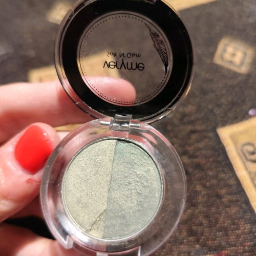 Eyeshadow used in good condition