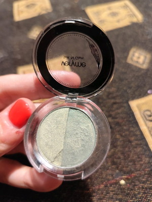 Eyeshadow used in good condition