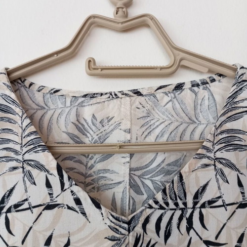 Dress with tropical print, size L, black and beige