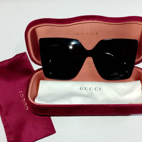 Gucci GG0435S 001 51-22-140 women's sunglasses like new