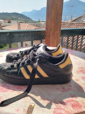 Αθλητικά παπούτσια Adidas μεταχειρισμένα, μαύρα sneakers νούμερο 41