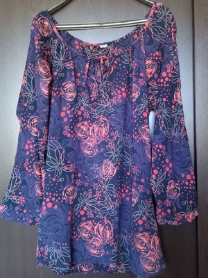 Women's shirt like new, size M, colorful
