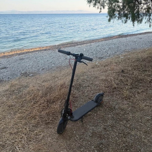 Xiaomi Electric Scooter 4 Lite used with new tires, helmet and lock