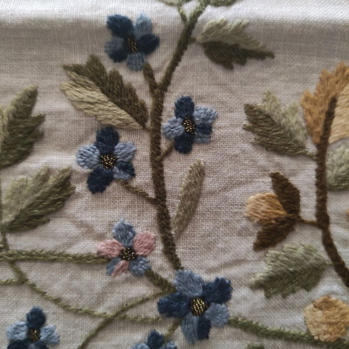 Handmade beige tablecloth used with golden thread 97x97cm