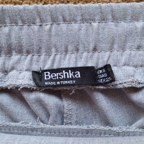 Παντελόνι γραφείου Bershka γκρι σαν καινούργιο με λάστιχο στη μέση