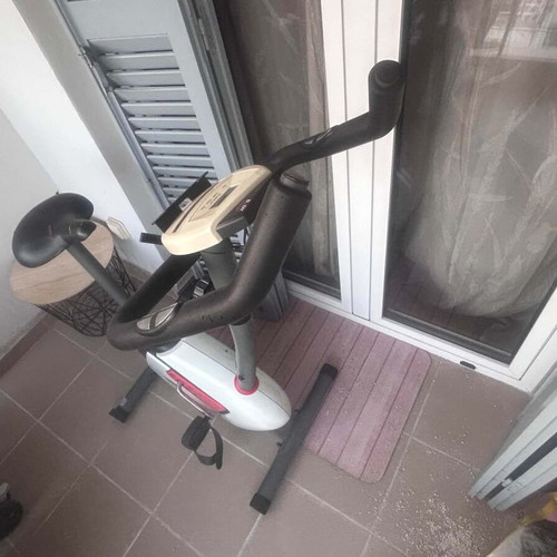 Static exercise bike with adjustable resistance and electronic display