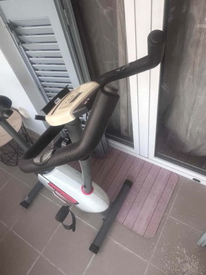 Static exercise bike with adjustable resistance and electronic display