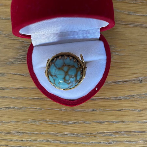 Ring with blue stone like new, turquoise and gold color