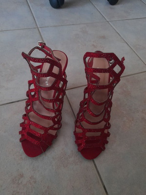Ideal Shoes κόκκινα γυναικεία πέδιλα με στρας σαν καινούργιο, νούμερο 36, τακούνι 11,5εκ